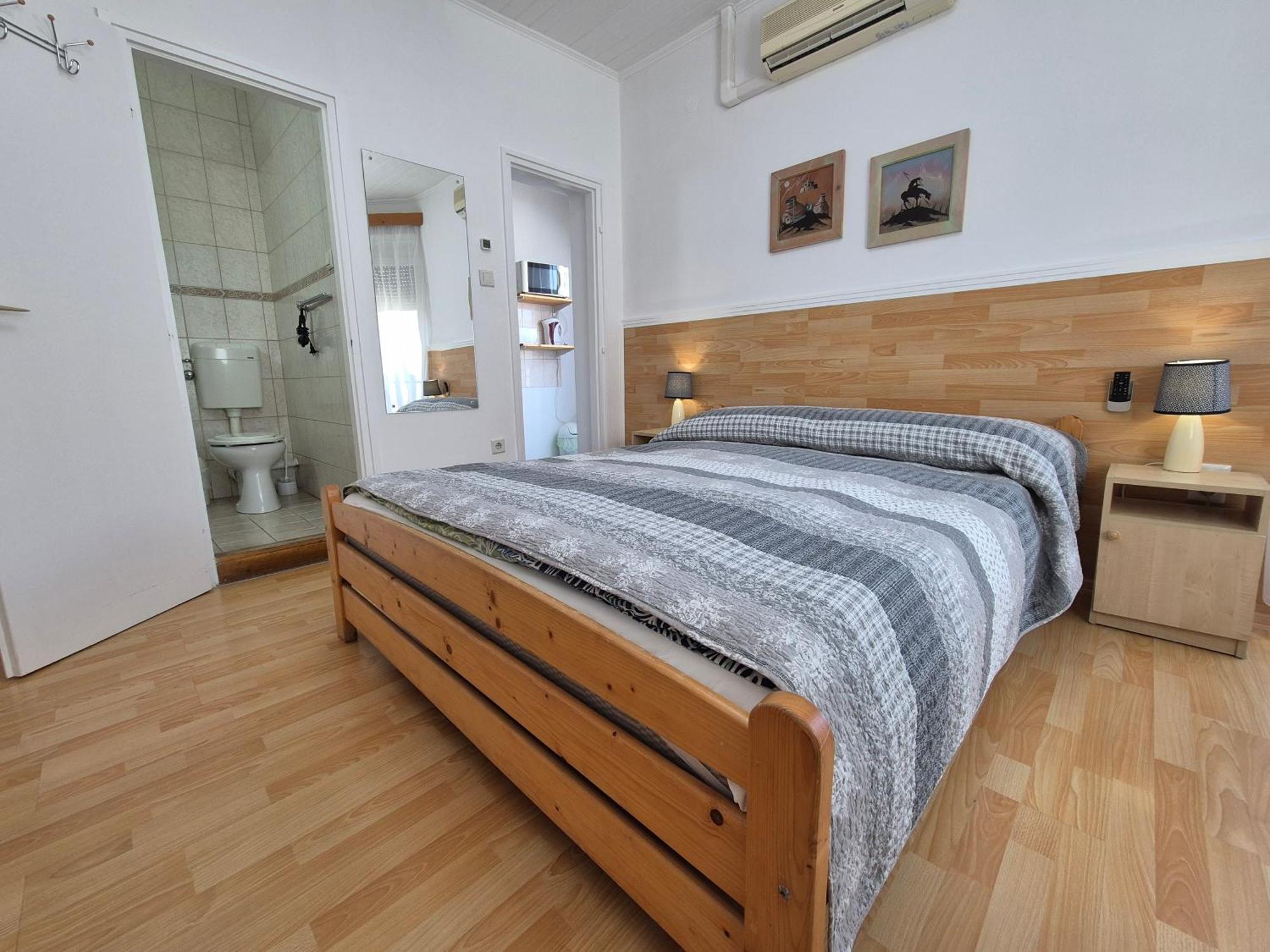 Roxanna Apartman Gyula Eksteriør billede